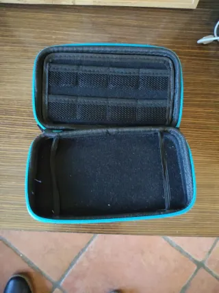 Nintendo 3DS Nero e Verde con Caricatore e Custodia