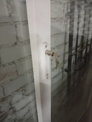 Corredera con cerradura y llave