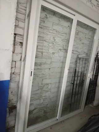 Corredera con cerradura y llave