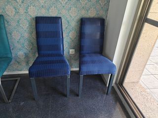 2 sillas azules – una GRATIS