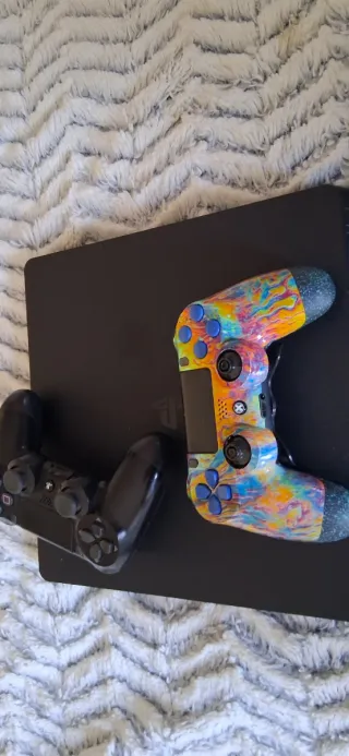 Consola PS4 Slim 1TB + 5 Juegos