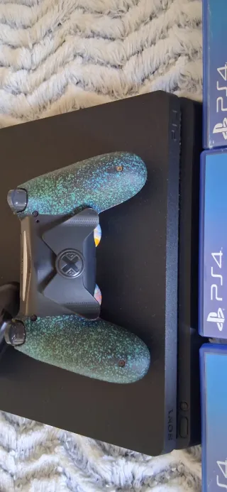 Consola PS4 Slim 1TB + 5 Juegos