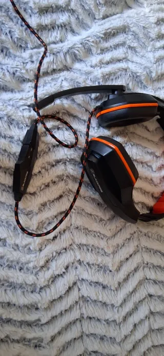 Consola PS4 Slim 1TB + 5 Juegos