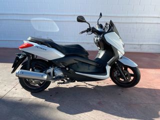 Yamaha Xmax 250 muy cuidada.