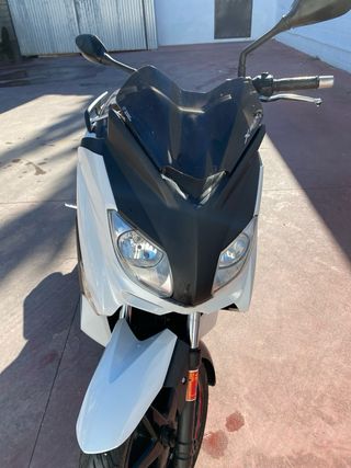 Yamaha Xmax 250 muy cuidada.