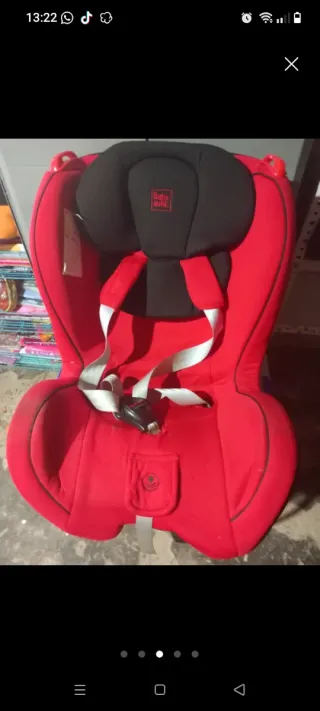 Silla de coche para bebé roja