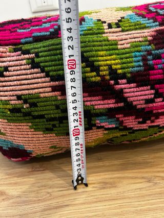 Pouf in lana con fantasia floreale