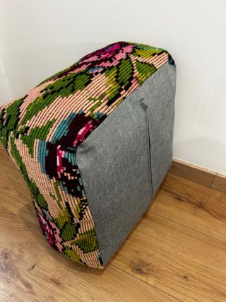 Pouf in lana con fantasia floreale