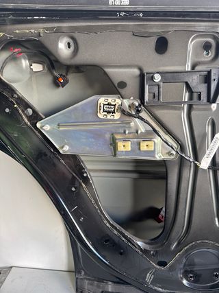 Puerta Trasera Izquierda Cadillac SRX 2003-2009