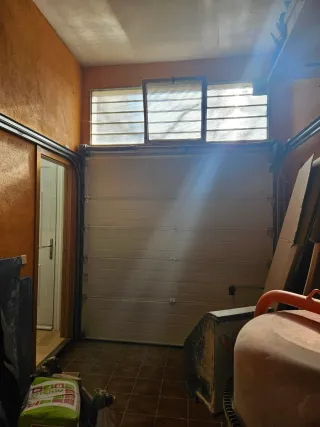 Puerta de garaje con motor