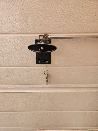 Puerta de garaje con motor