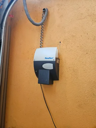 Puerta de garaje con motor