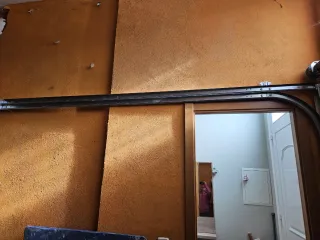 Puerta de garaje con motor