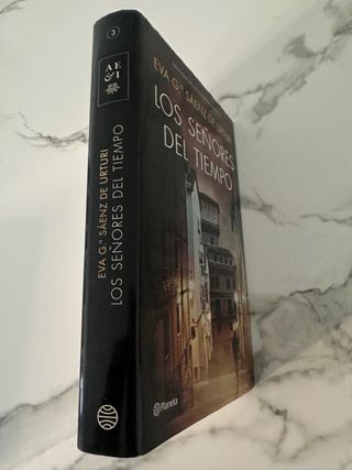 Los señores del tiempo. Eva García Sáenz de Urturi