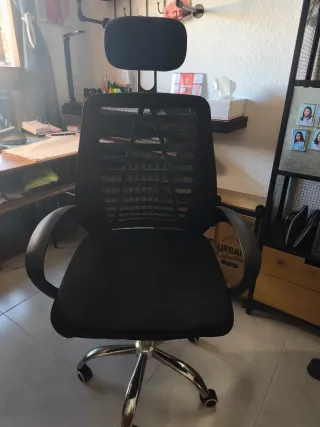 Silla de oficina ergonómica negra