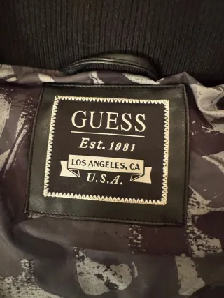 Cazadora Guess Negra