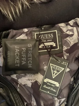 Cazadora Guess Negra