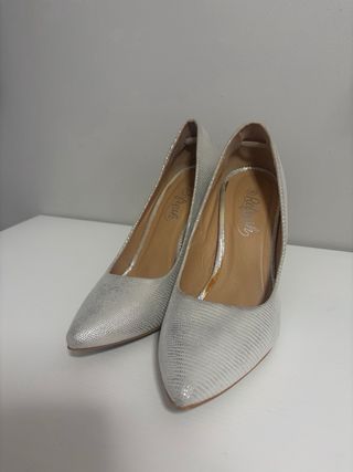 Tacones estileto plateados