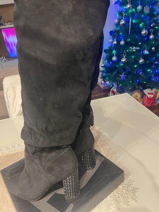 Stivali Primadonna scamosciati tacco borchie