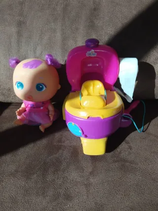 Muñeca Cry Babies con orinal