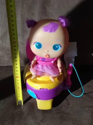 Muñeca Cry Babies con orinal