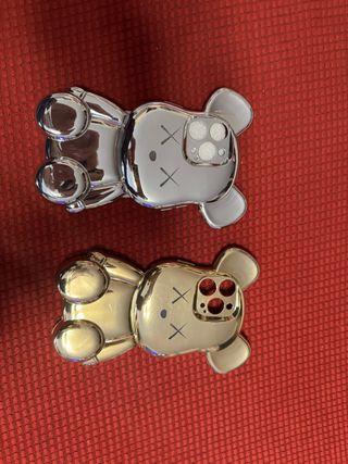 Fundas iPhone 15 Pro Max Oso KAWS