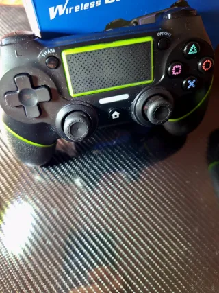 2 Mandos PS4 compatibles. Inalámbricos.