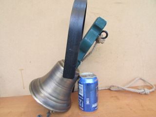 Campana de bronce y madera 37cm
