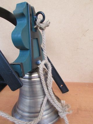 Campana de bronce y madera 37cm