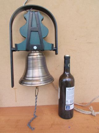 Campana de bronce y madera 37cm