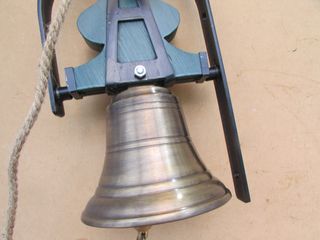 Campana de bronce y madera 37cm