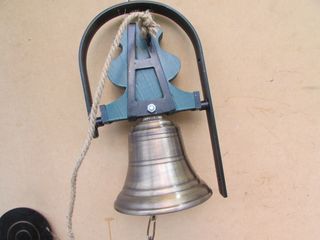 Campana de bronce y madera 37cm