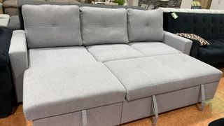 Sofá cama gris y negro de tela