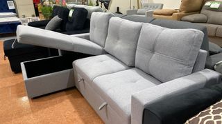 Sofá cama gris y negro de tela