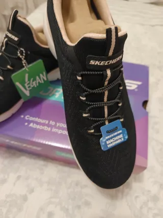 Zapatos Skechers Negros y Rosados