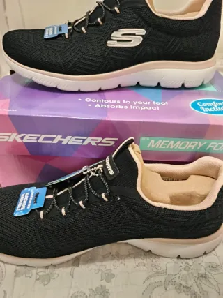 Zapatos Skechers Negros y Rosados