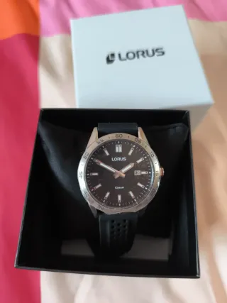 Reloj Lorus Hombre Negro y Dorado