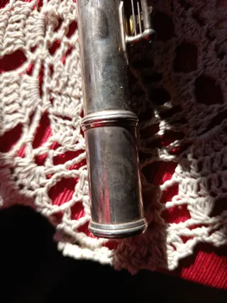 Flauta travesera plateada