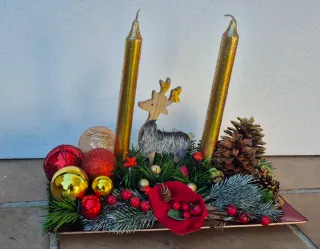 Centro de Navidad Dorado y Rojo