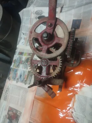 Esmeril manual antiguo