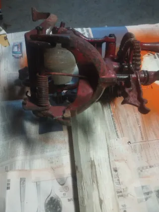 Esmeril manual antiguo