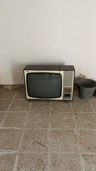 Televisor Antiguo Marrón y Beige