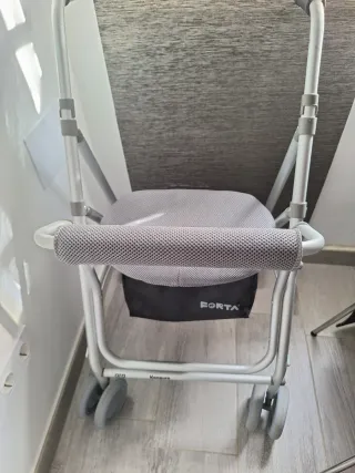 Andador con asiento y bolsa