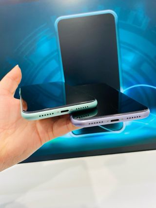 iPhone 11 128GB Morado/Verde Batería 81%