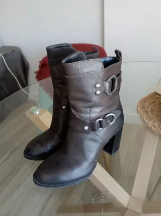 Botín alto de piel marrón chocolate