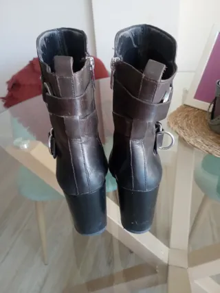 Botín alto de piel marrón chocolate