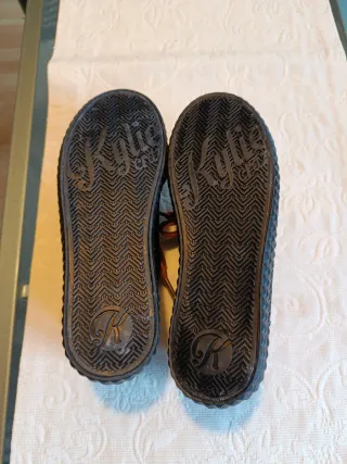 Deportivas de vestir niña talla 35.