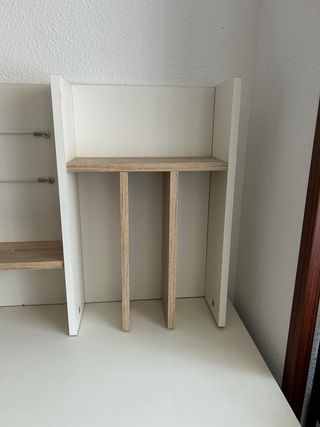 Escritorio blanco y madera