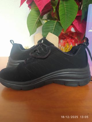 Skechers Memory Foam Zapatillas Negras