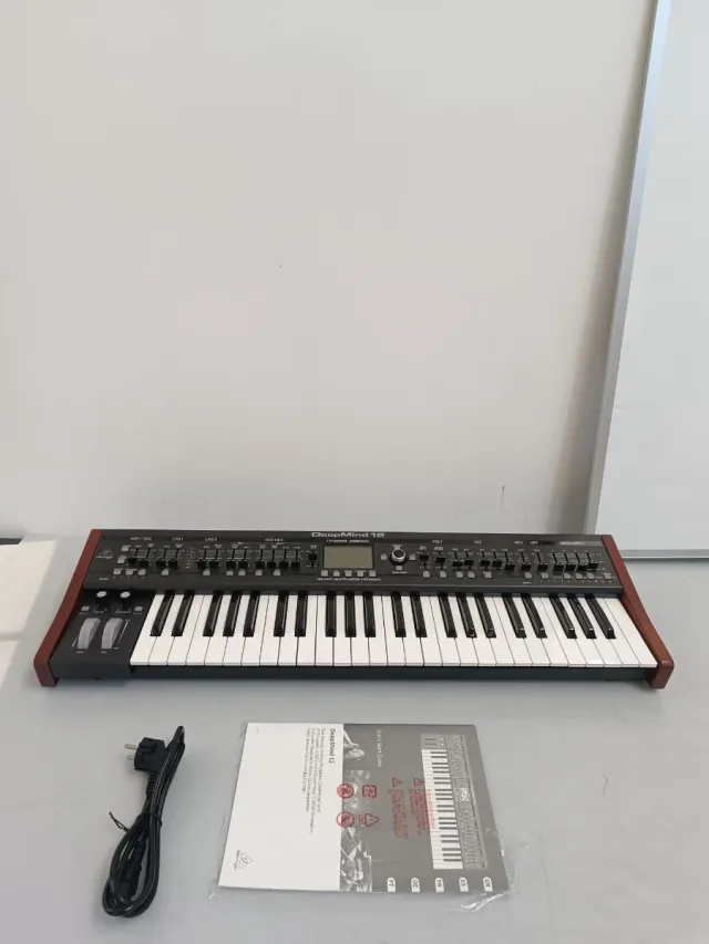////Behringer DeepMind 12 ////P10Y4927